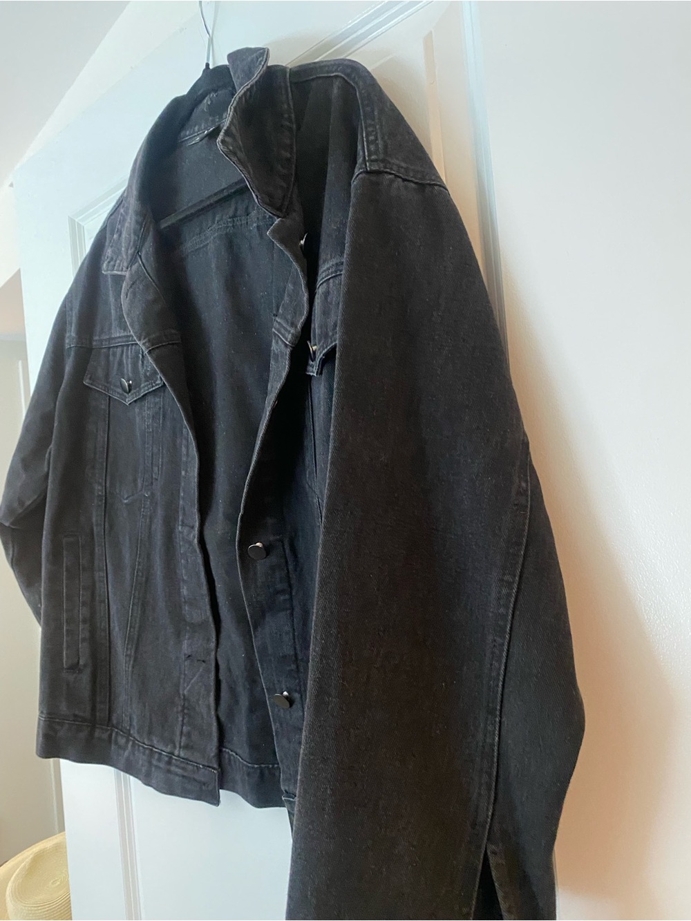 Black Denim Jacket with Embroidered Circle Floral Motif - Picture 2 of 3